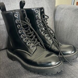 H&M Chunky Combat Boots – Women’s Size 7 (EUR 38)